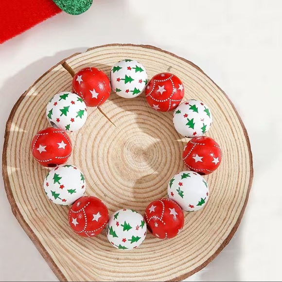 Christmas Tree Wooden Beaded Bracelet – Handmade Elastic Holiday Jewelry NEW - Picture 1 of 4